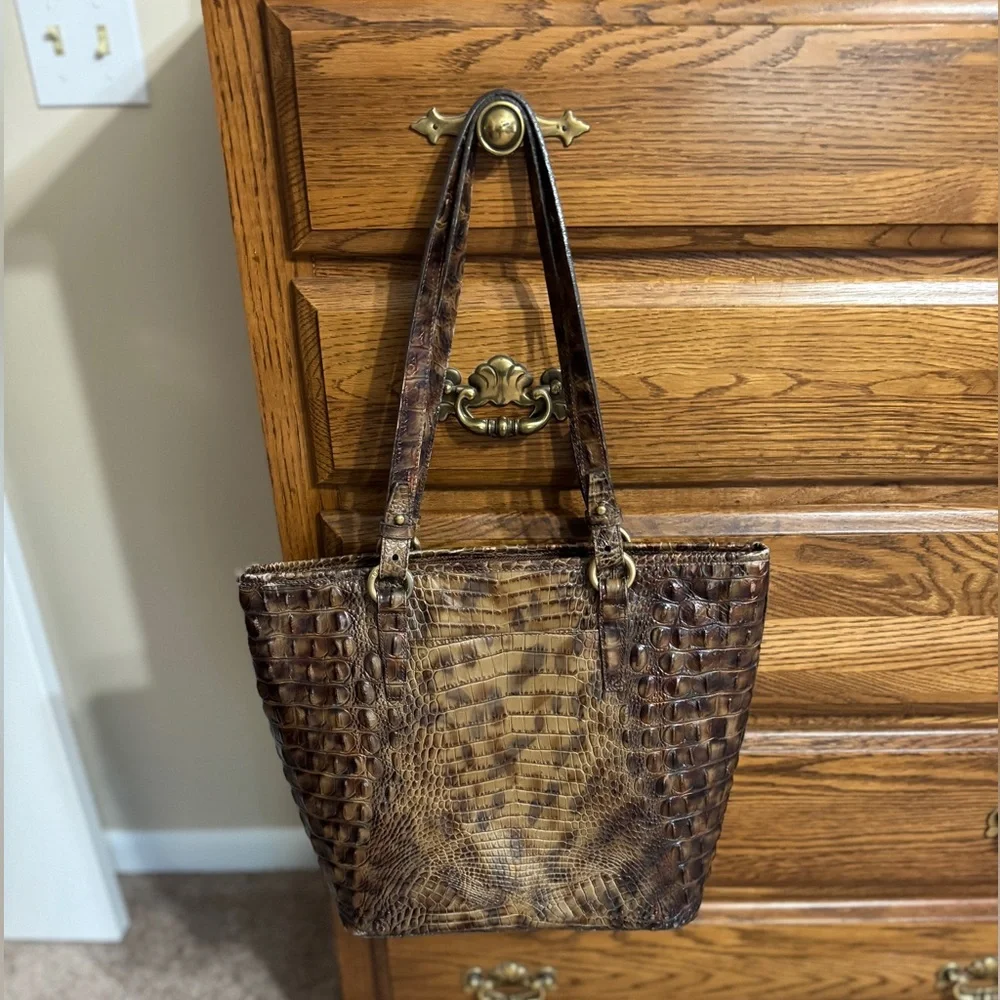 Beautiful Shoulder Bag - Picture 2 of 13